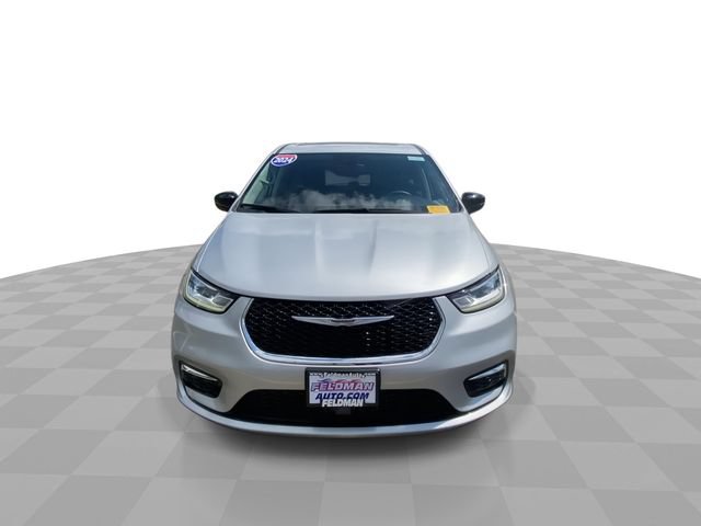 Used 2024 Chrysler Pacifica Touring-L FWD image 5