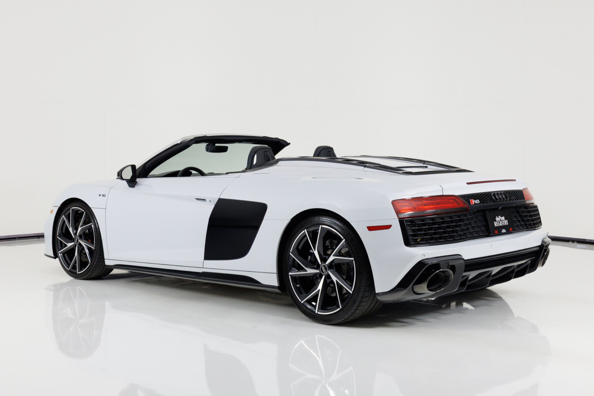 Used 2022 Audi R8 V10 w/ Premium Package RWD image 6