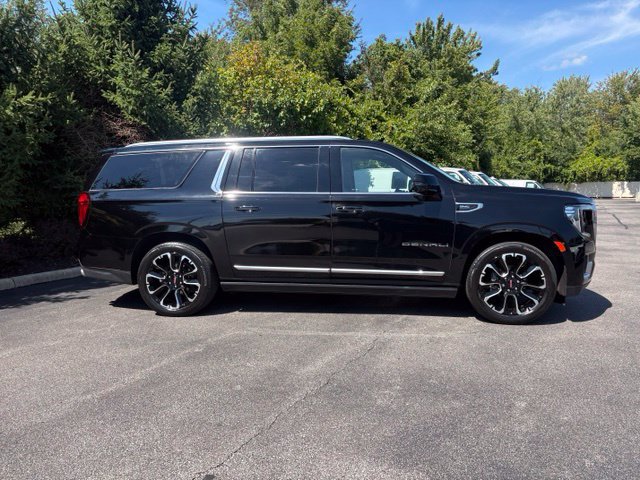 Certified 2023 GMC Yukon XL Denali w/ Denali Reserve Package AWD/4WD image 10