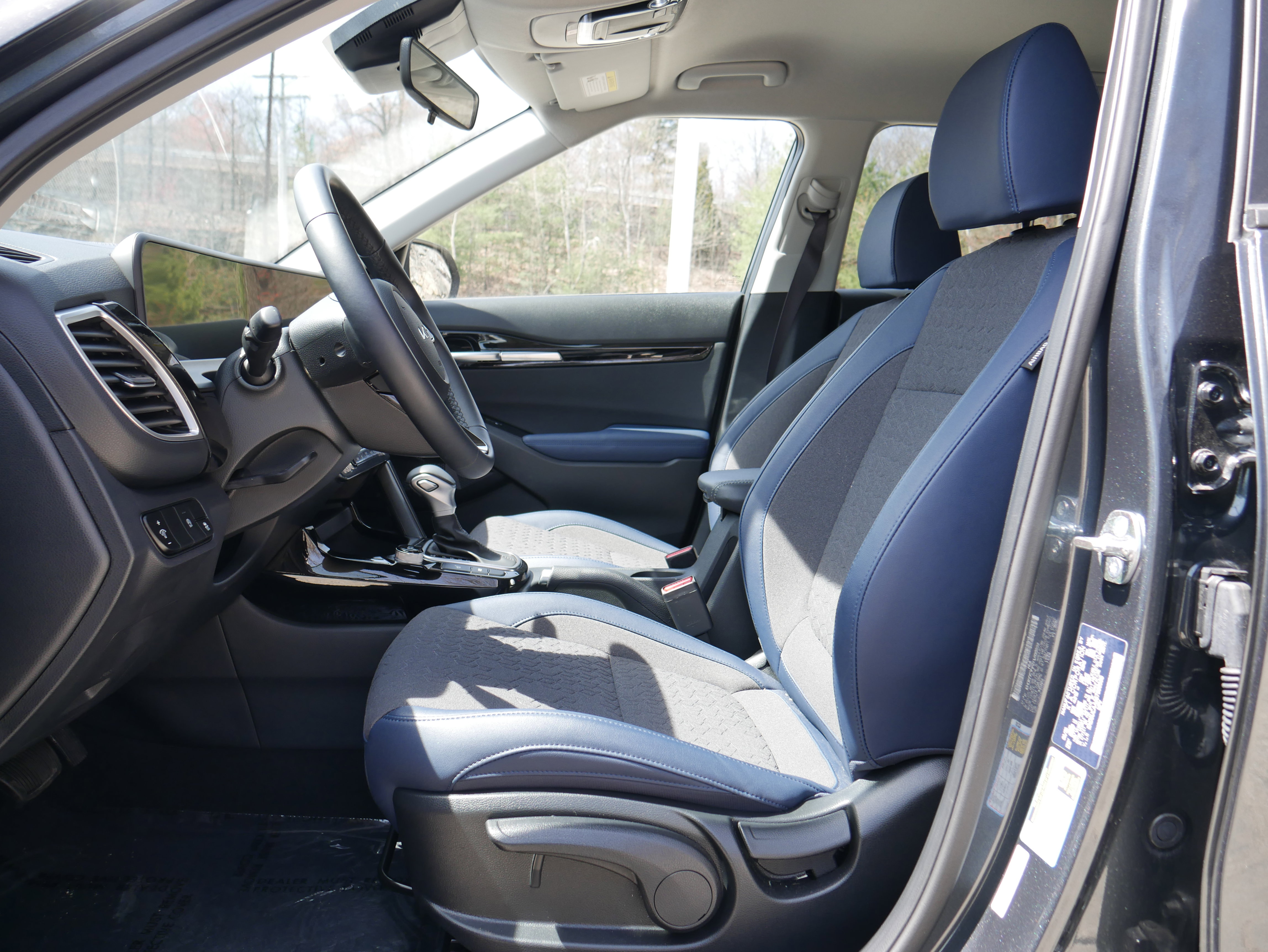 Certified 2025 Kia Seltos S AWD/4WD image 12