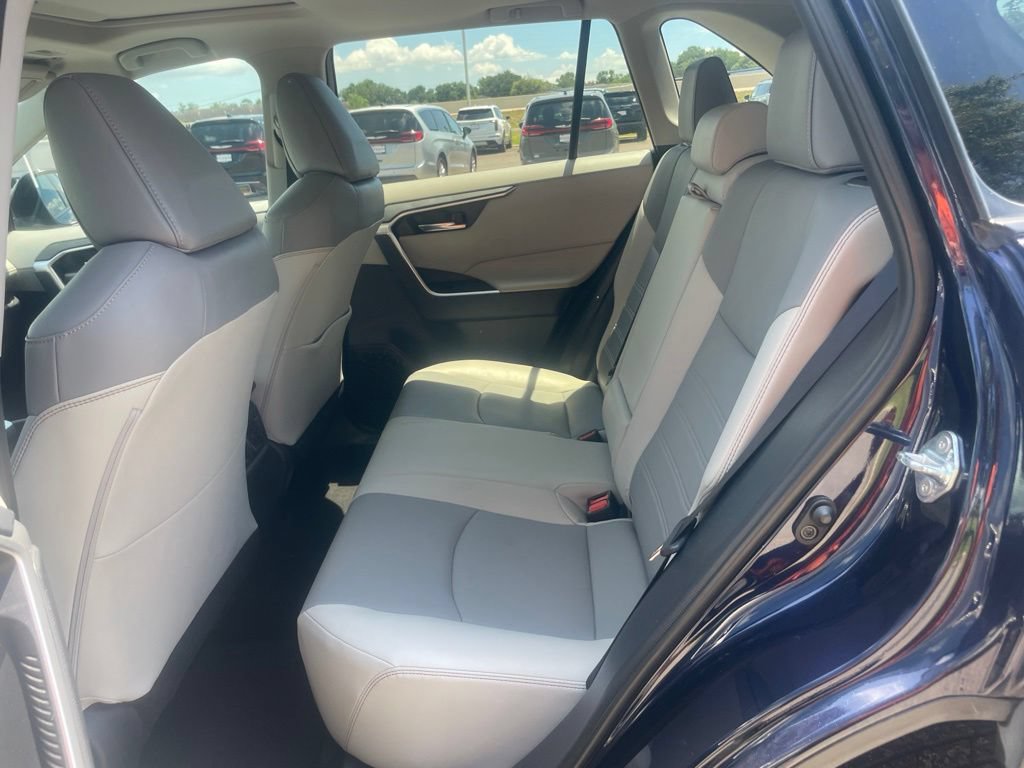 Used 2019 Toyota RAV4 XLE Premium FWD image 12