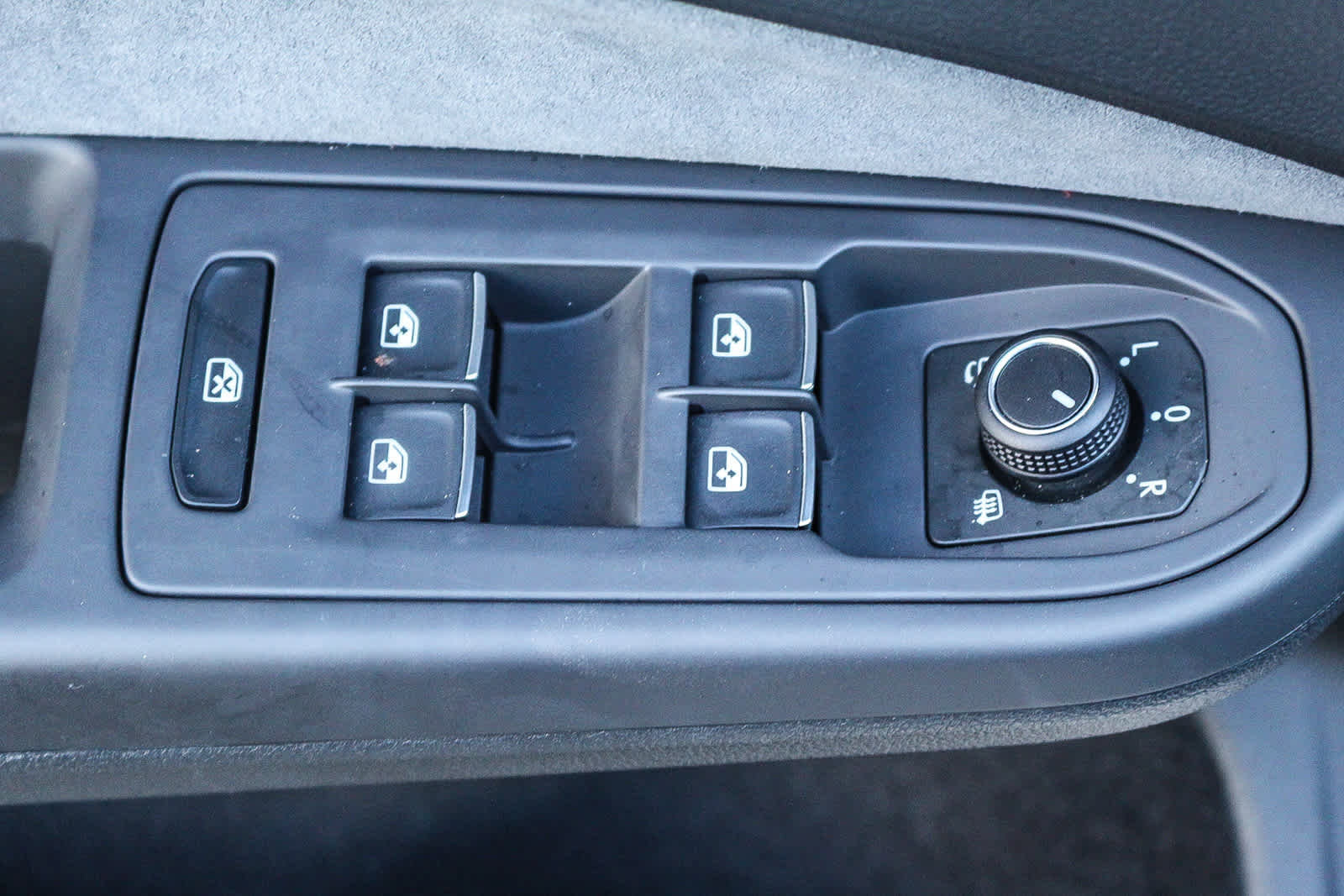 Used 2025 Volkswagen Golf w/ Euro Style Package image 19