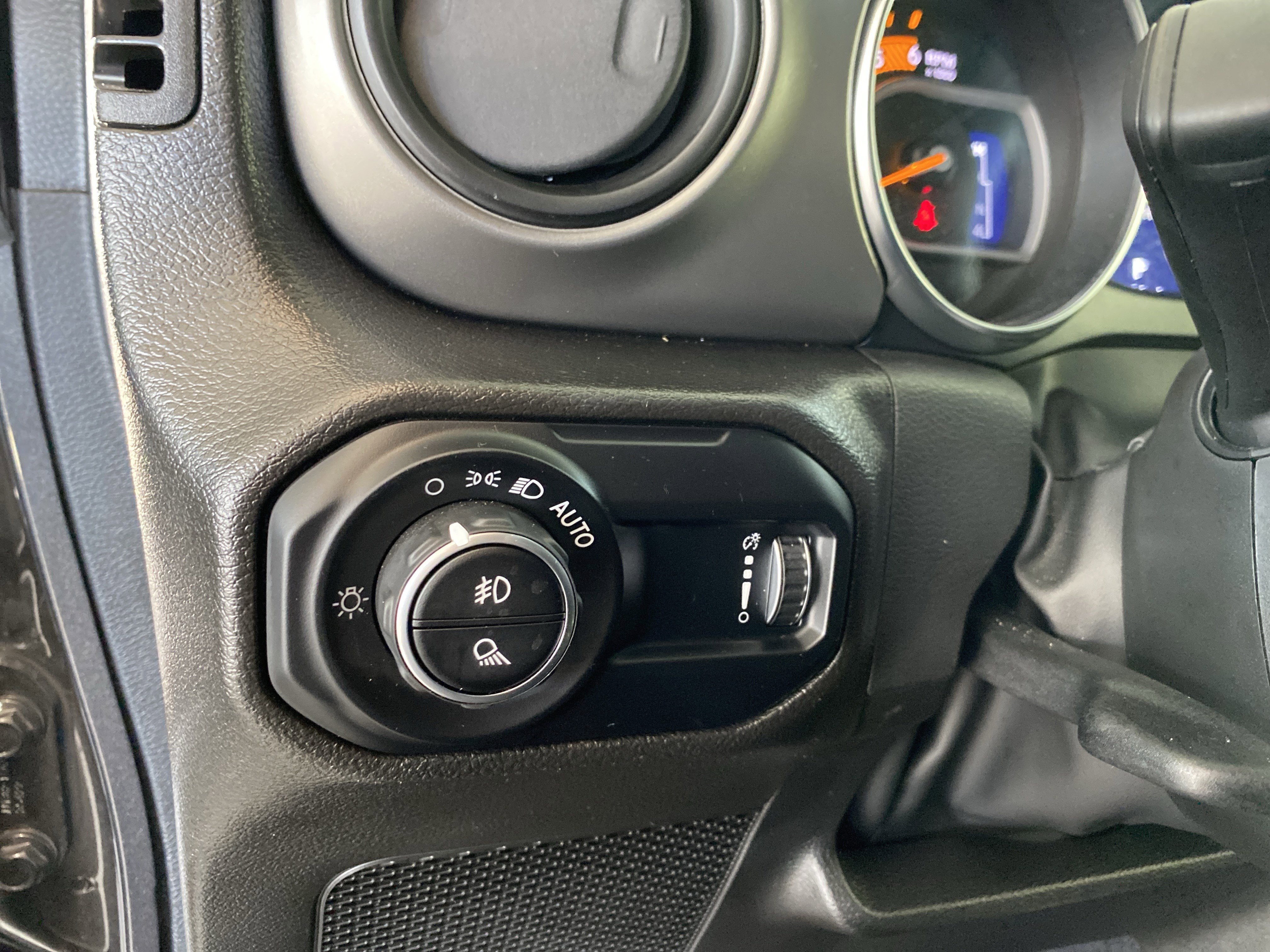 Used 2023 Jeep Gladiator Sport image 10