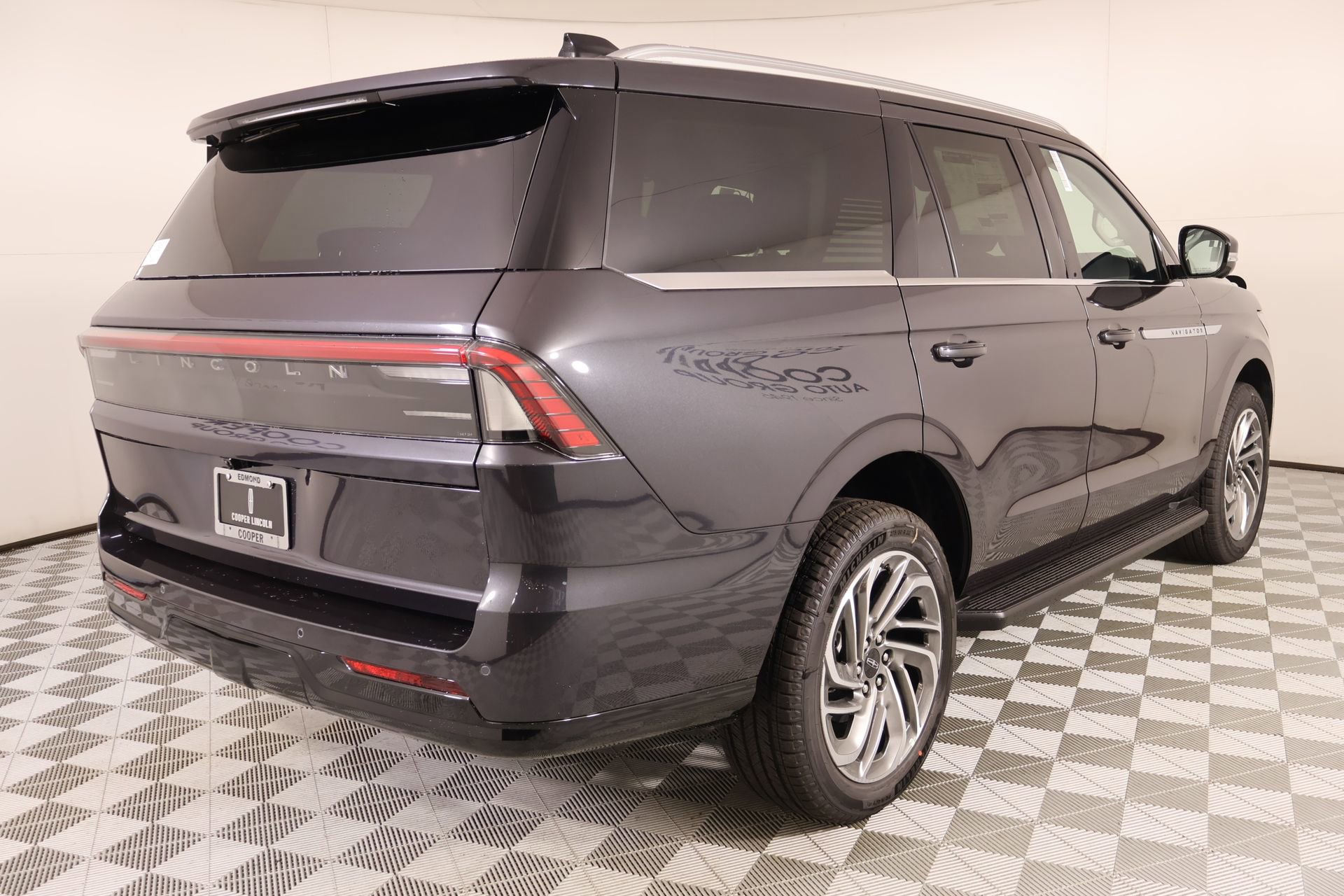 New 2026 Lincoln Navigator Premiere AWD/4WD image 21