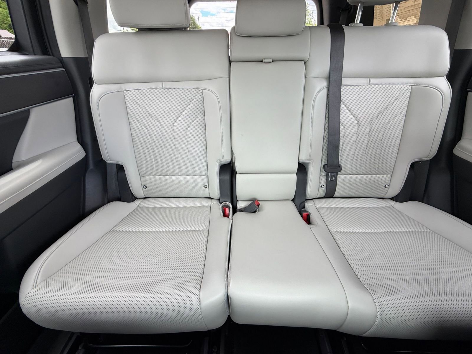 Used 2025 Hyundai Santa Fe SEL FWD image 40