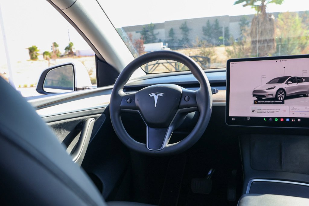 Used 2023 Tesla Model Y Long Range AWD/4WD image 24