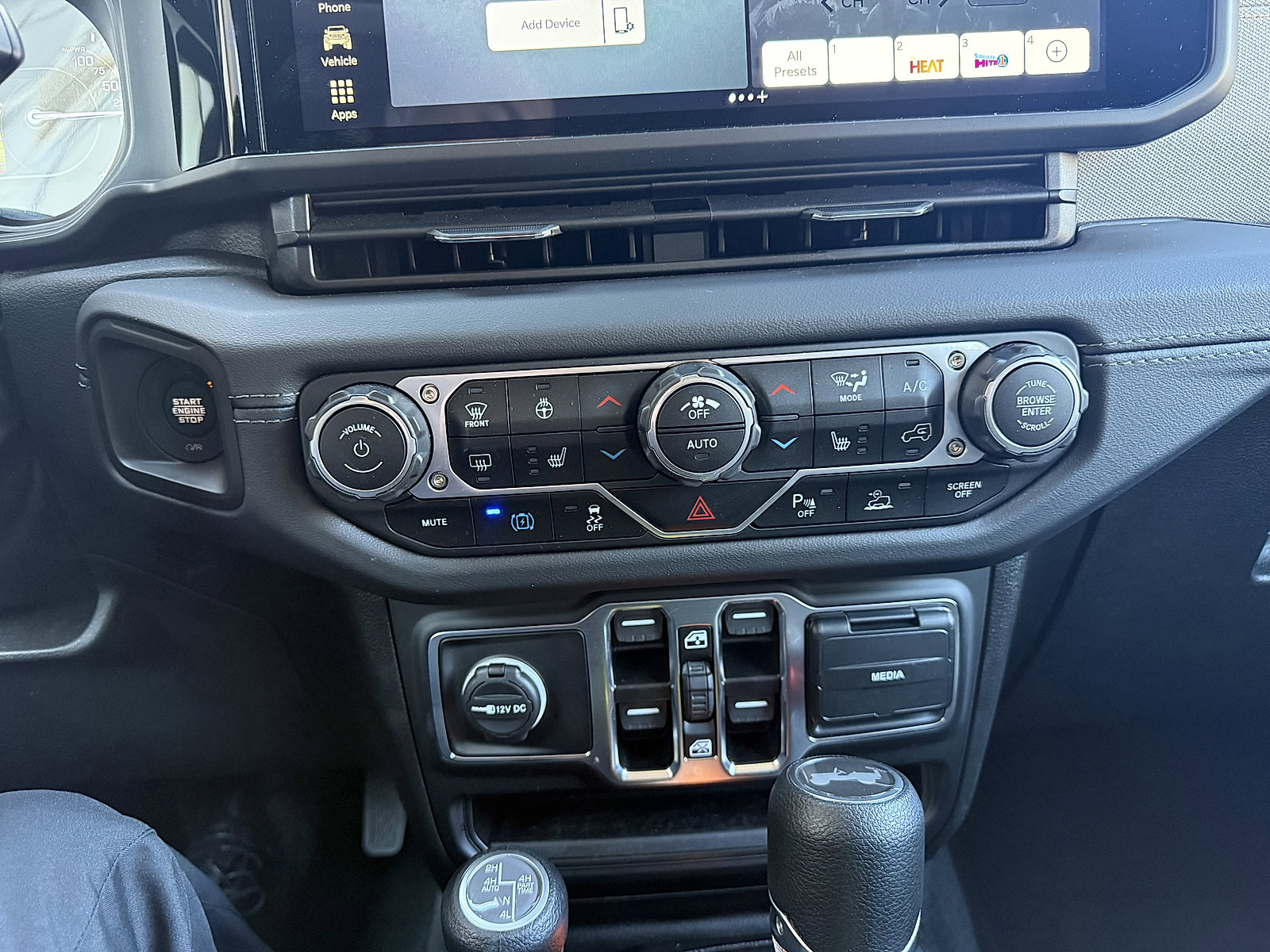 Used 2025 Jeep Wrangler Sahara w/ Safety Group image 14