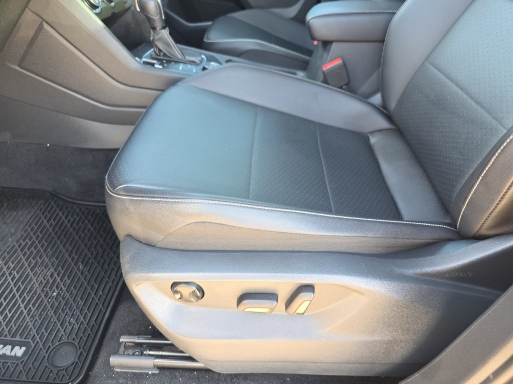 Used 2021 Volkswagen Tiguan SEL AWD/4WD image 29