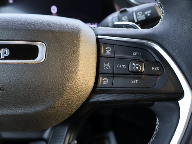 Used 2023 Jeep Grand Cherokee Altitude image 35