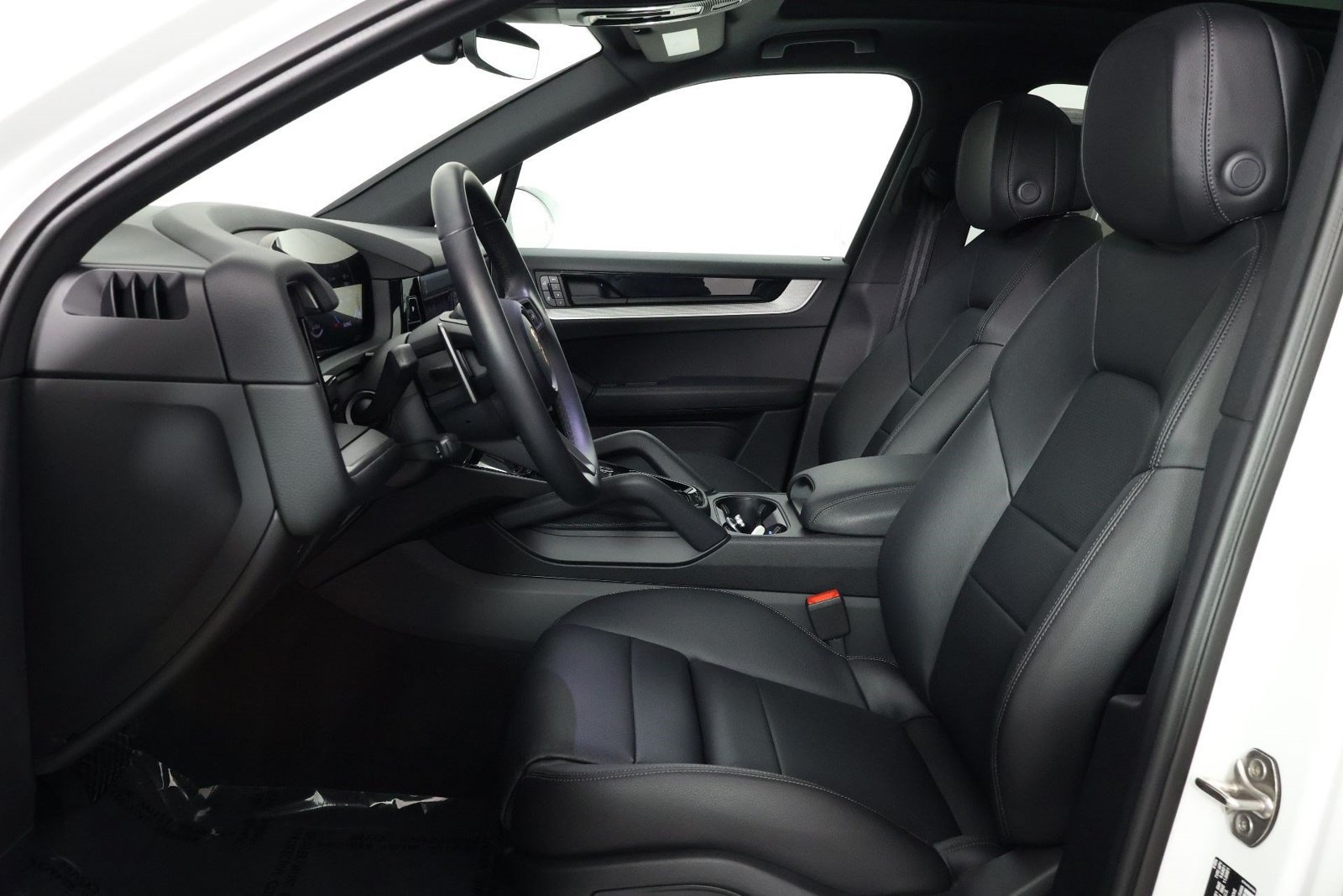 Certified 2026 Porsche Cayenne AWD/4WD image 5