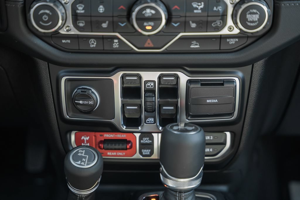 New 2025 Jeep Wrangler Unlimited Rubicon w/ Convenience Group AWD/4WD image 23