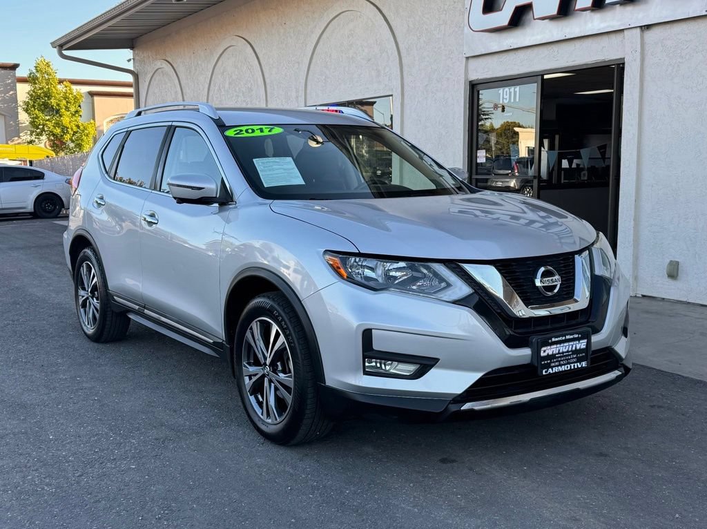Used 2017 Nissan Rogue SL FWD image 1