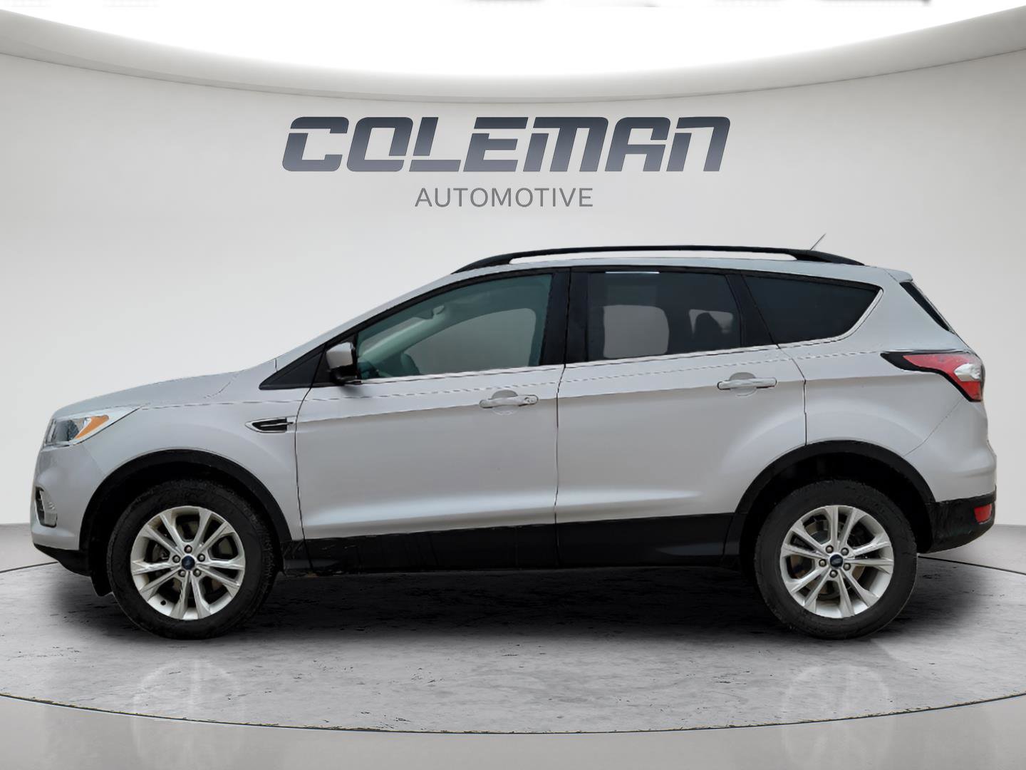 Used 2018 Ford Escape SE w/ Ford Safe & Smart Package image 2