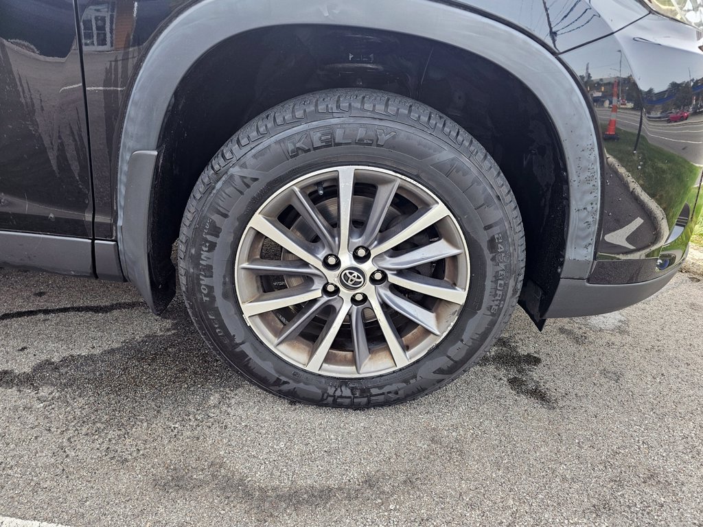 Used 2019 Toyota Highlander XLE AWD/4WD image 2