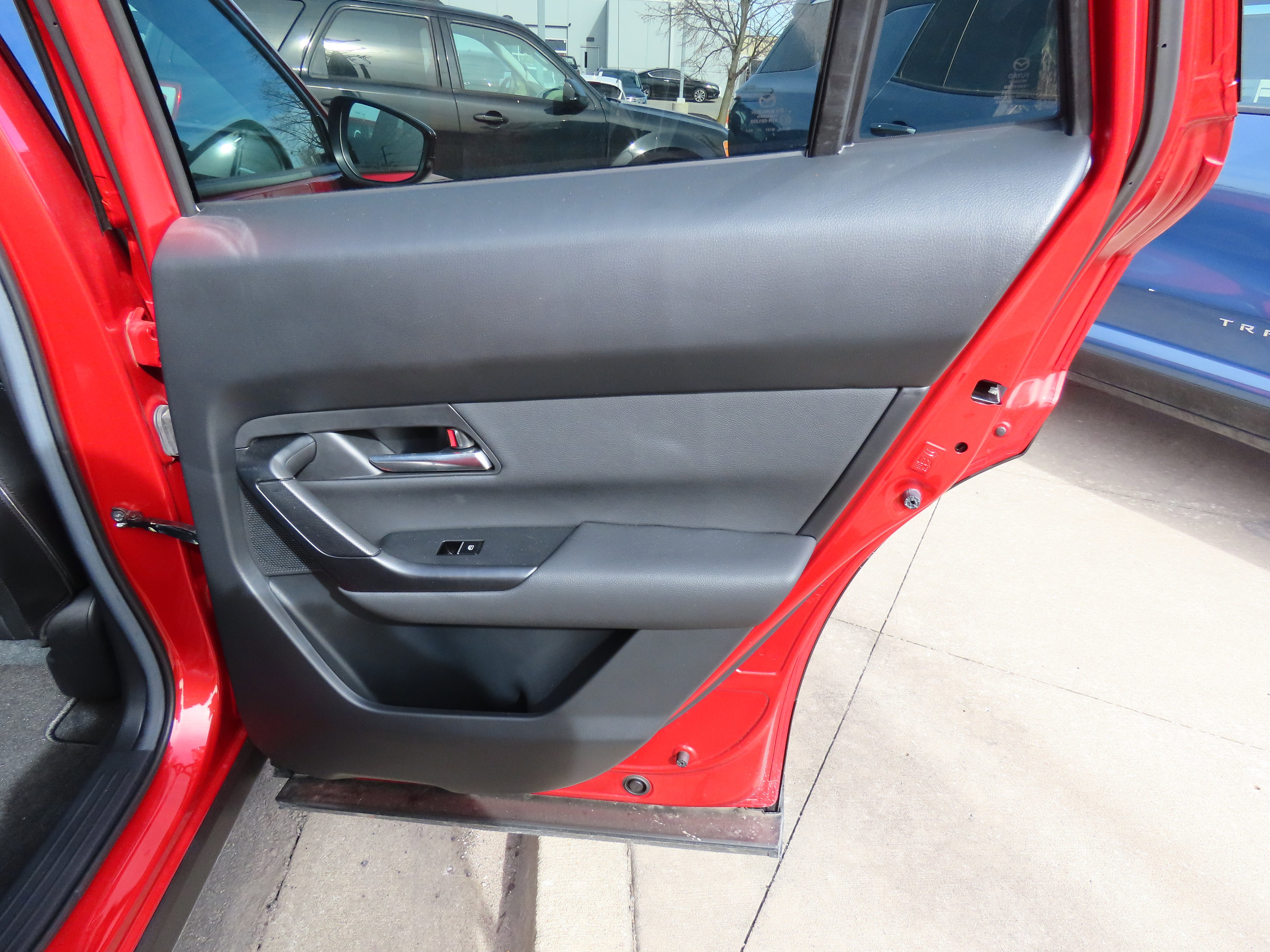 Used 2025 MAZDA CX-50 2.5 Hybrid w/ Premium Plus Pkg image 12