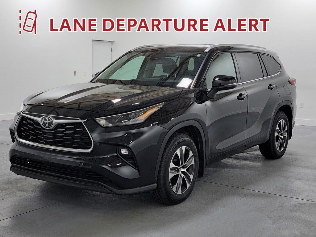 Used 2022 Toyota Highlander XLE AWD/4WD image 4