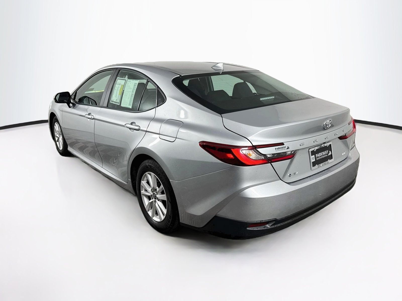 Used 2025 Toyota Camry LE FWD image 5