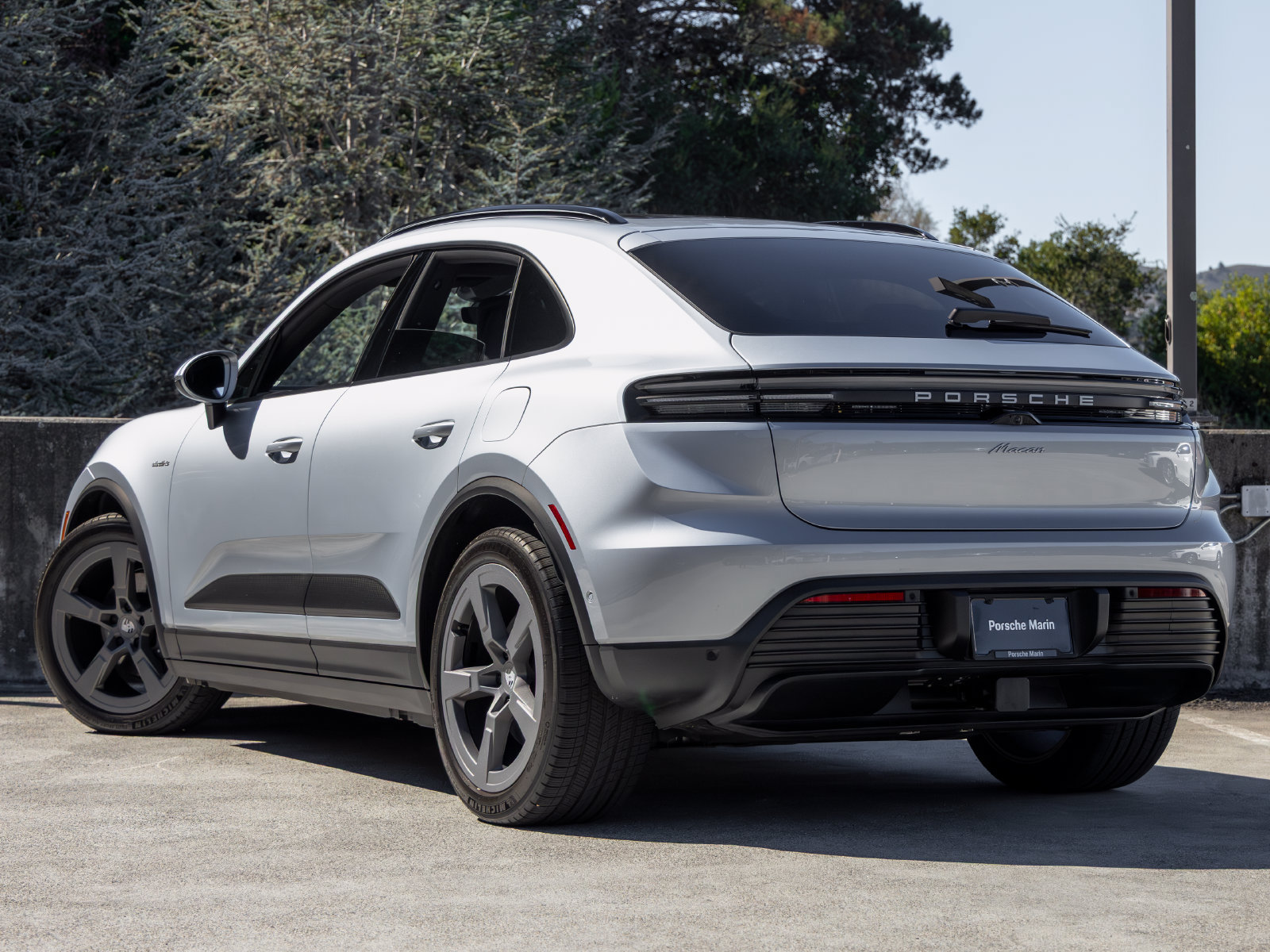 Certified 2025 Porsche Macan Electric RWD image 3