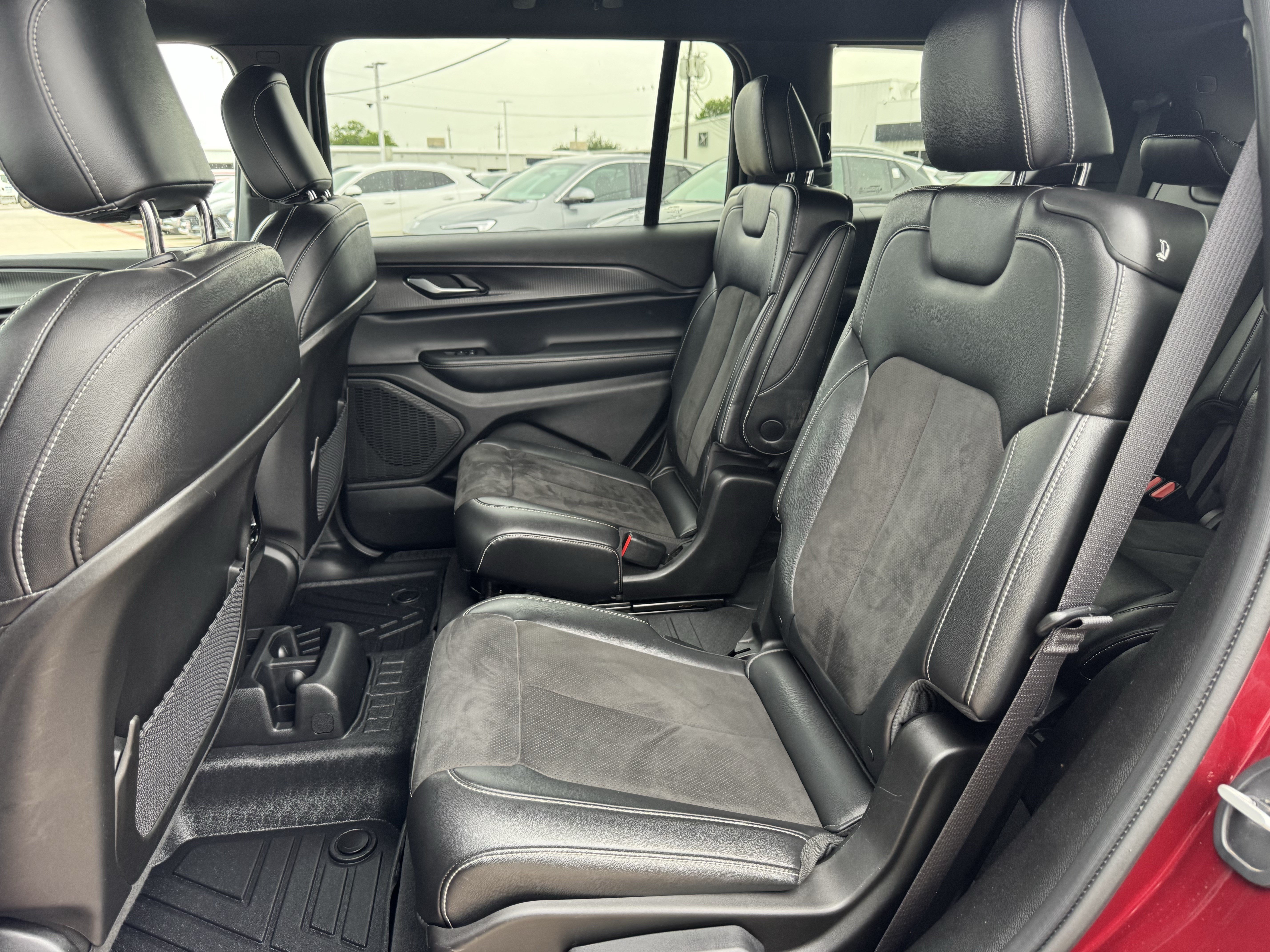 Used 2023 Jeep Grand Cherokee L Laredo AWD/4WD image 25