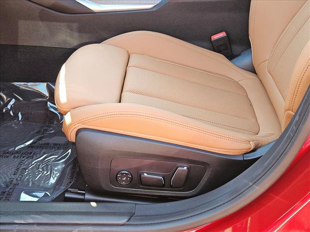 Used 2026 BMW 330i Sedan w/ M Sport Package RWD image 4