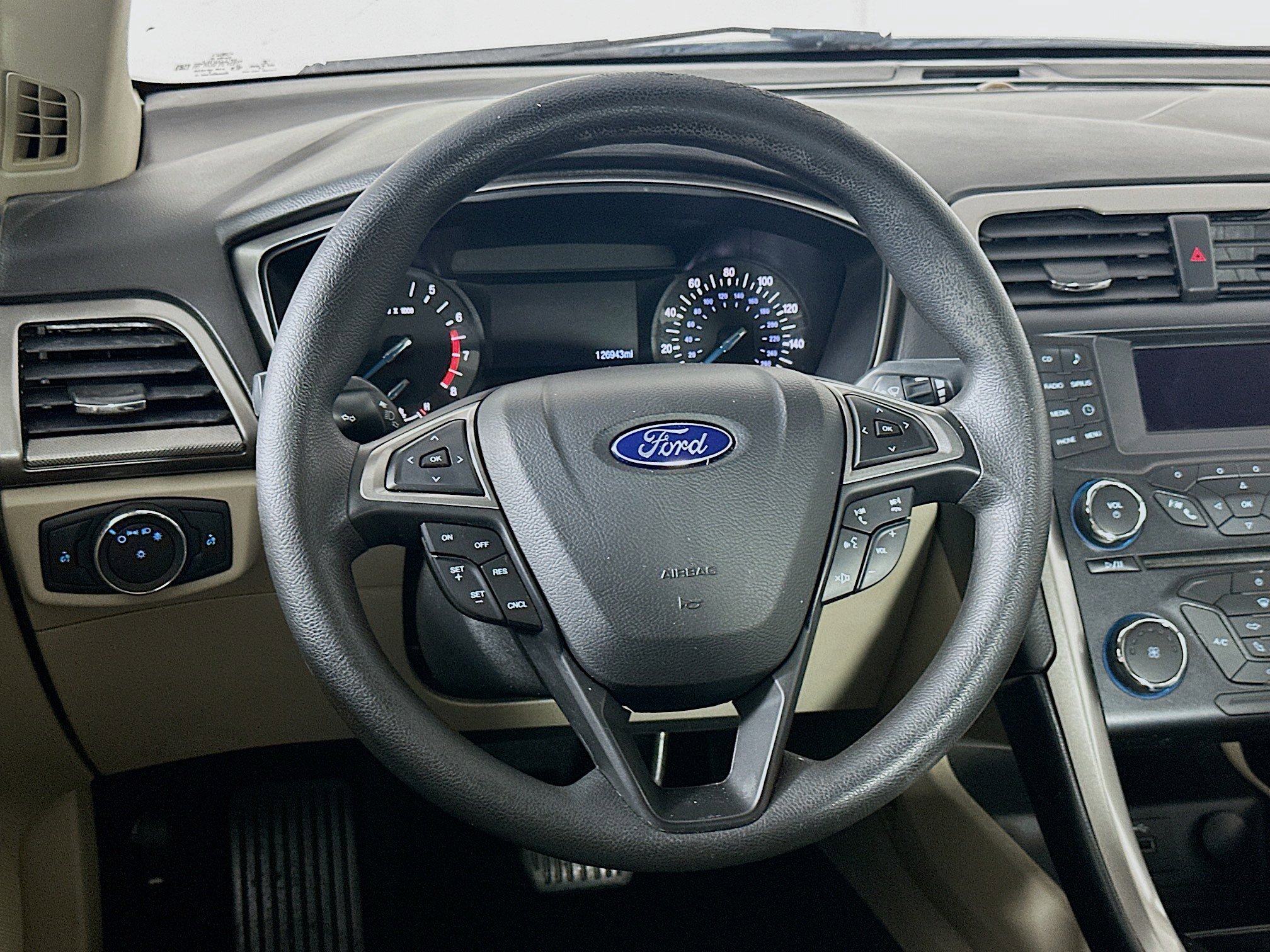 Used 2017 Ford Fusion SE FWD image 18