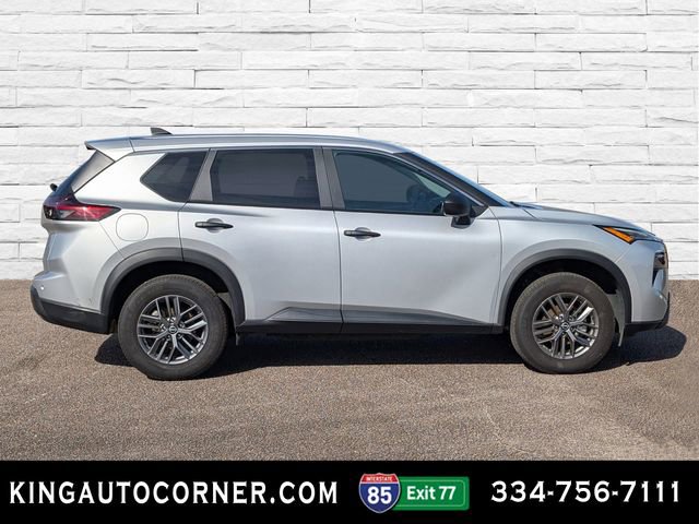 Used 2024 Nissan Rogue S AWD/4WD image 3