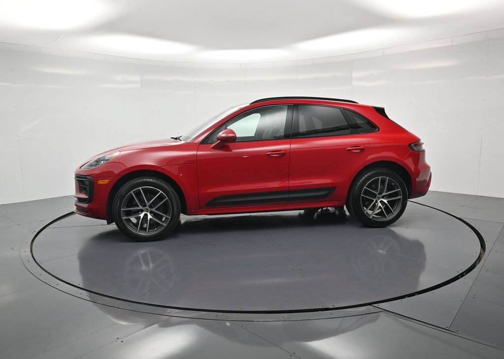 Certified 2024 Porsche Macan AWD/4WD image 2