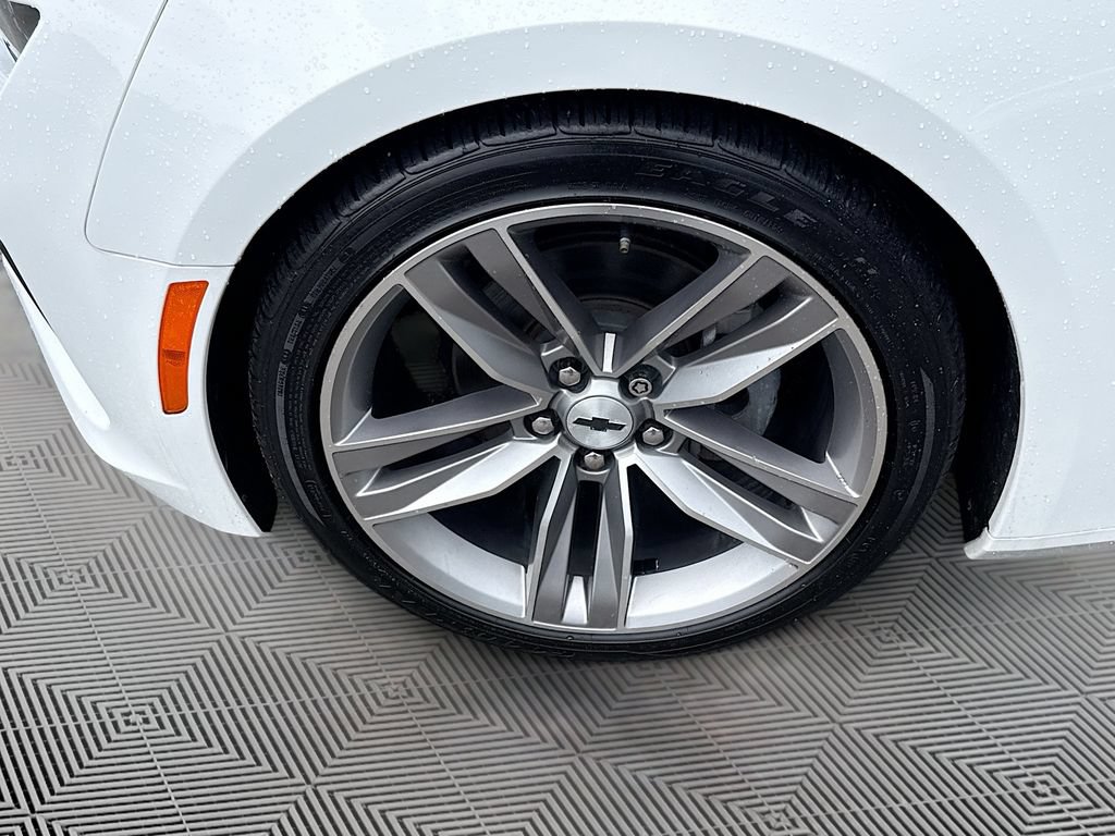 Used 2018 Chevrolet Camaro LT w/ RS Package RWD image 28