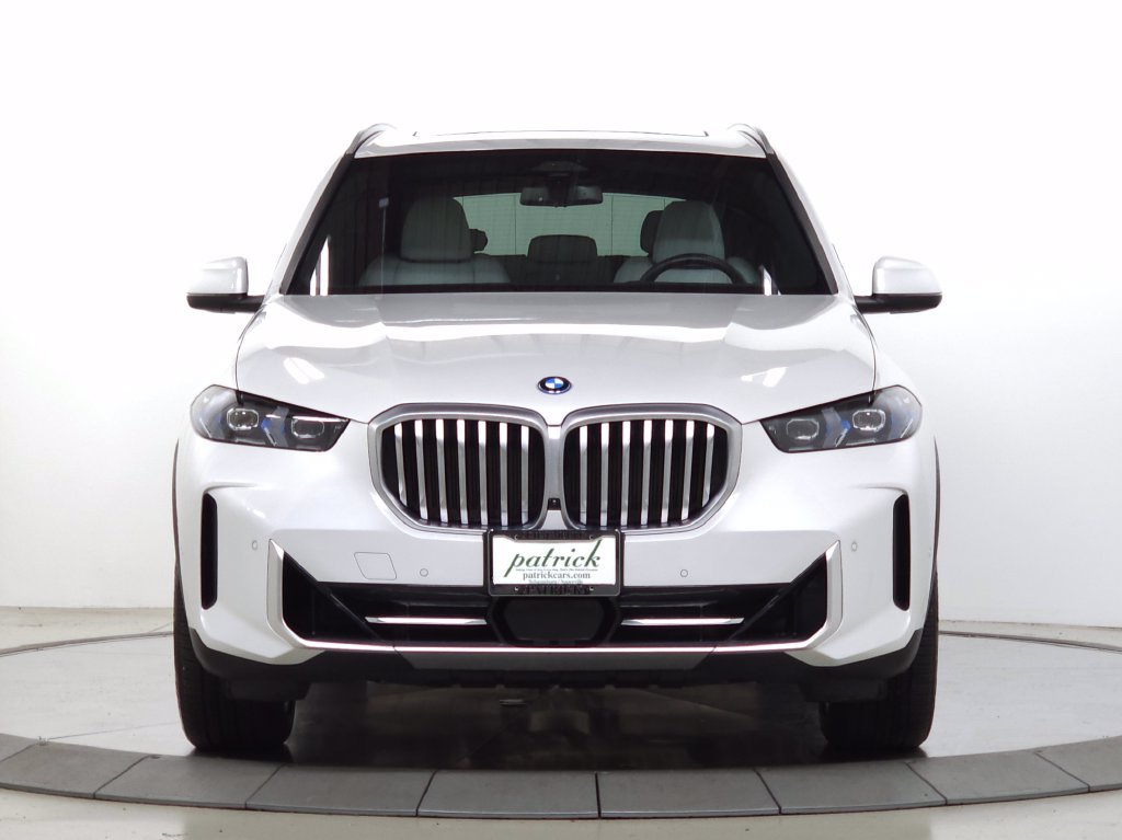 Used 2026 BMW X5 xDrive50e w/ Premium Package AWD/4WD image 2