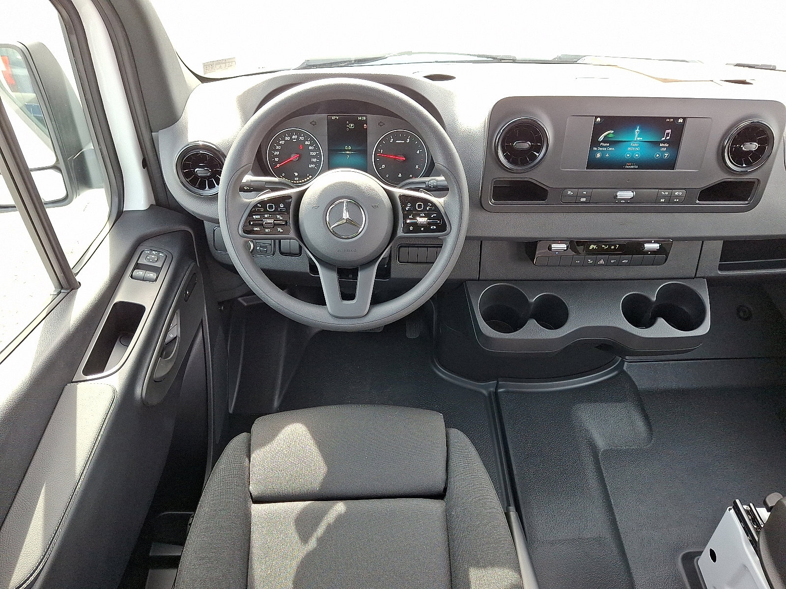 Used 2024 Mercedes-Benz Sprinter 2500 image 13