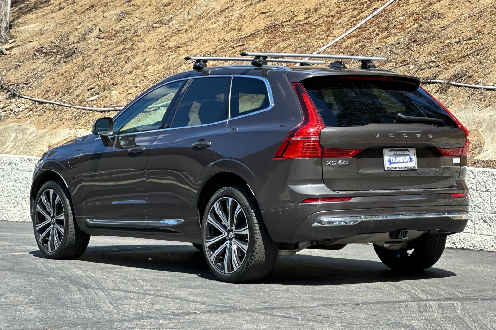 Certified 2023 Volvo XC60 T8 Ultimate AWD/4WD image 7