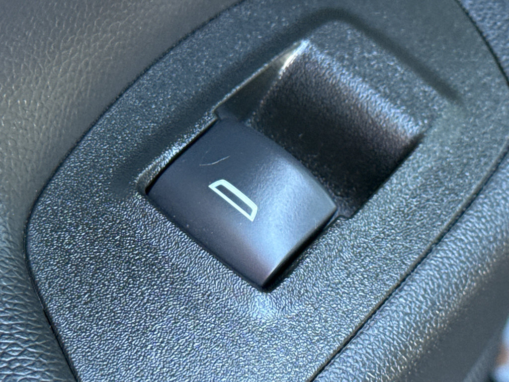 Used 2020 Chevrolet Equinox LT w/ Midnight Edition FWD image 31