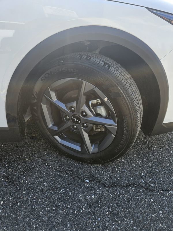 Used 2025 Kia K4 LXS image 13