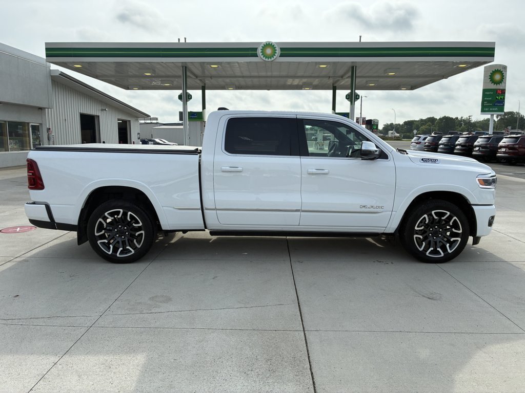 Used 2025 RAM 1500 Limited AWD/4WD image 9
