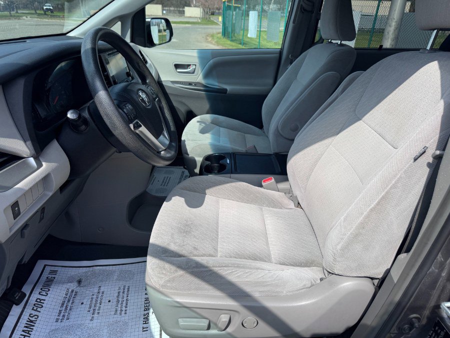 Used 2016 Toyota Sienna LE image 11