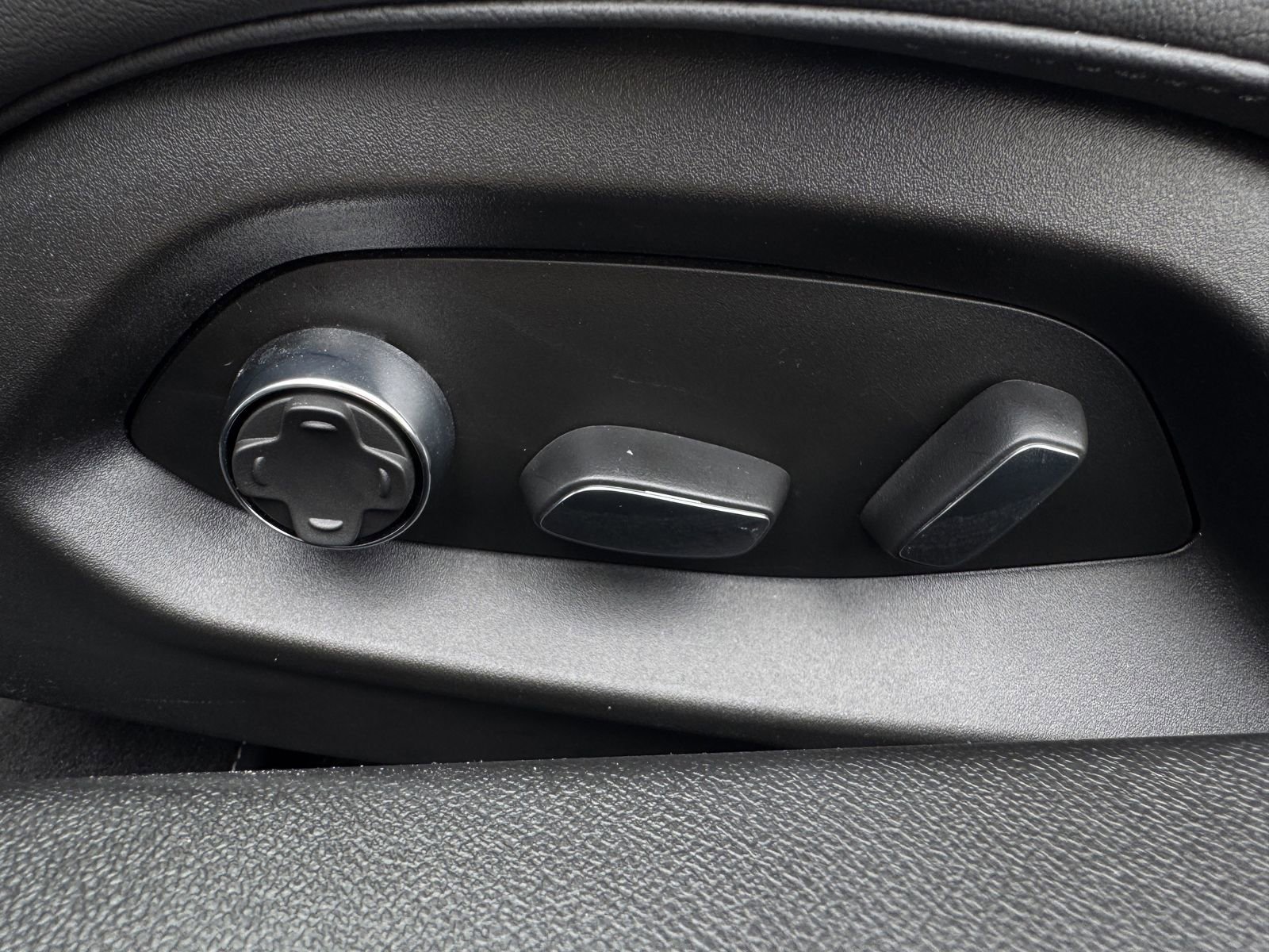 Used 2024 Chevrolet Corvette Stingray Preferred Cpe w/ 2LT RWD image 25