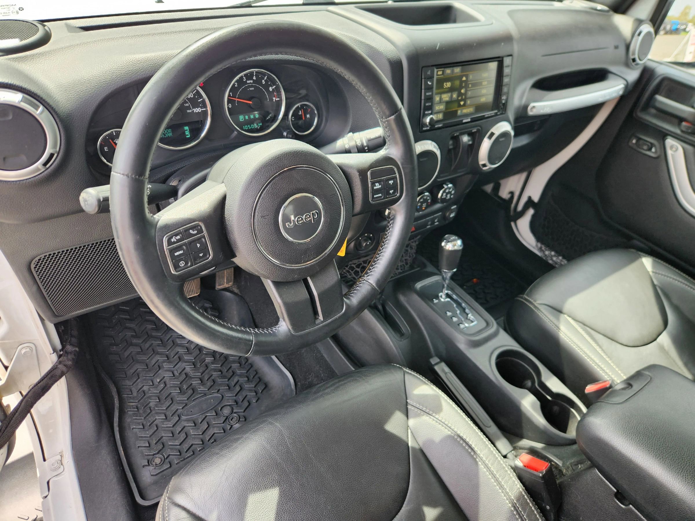 Used 2015 Jeep Wrangler Sahara w/ Dual Top Group AWD/4WD image 26