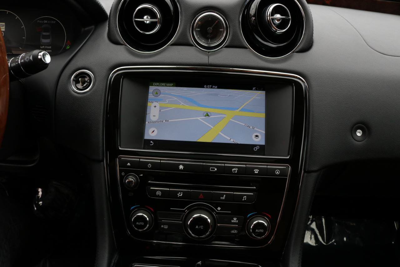 Used 2017 Jaguar XJ R-Sport AWD/4WD image 36