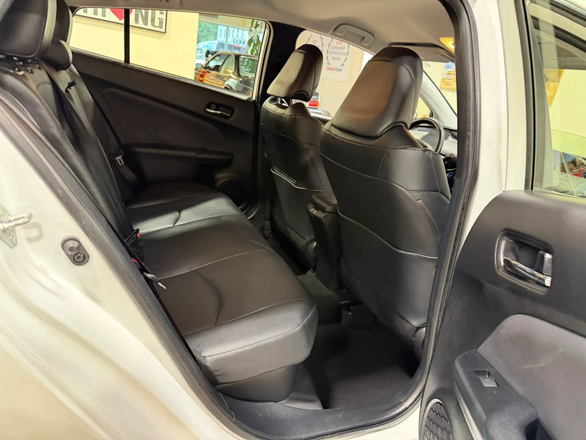 Used 2022 Toyota Prius XLE AWD/4WD image 39