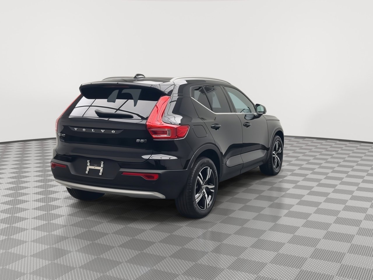 Used 2025 Volvo XC40 B5 Core image 37