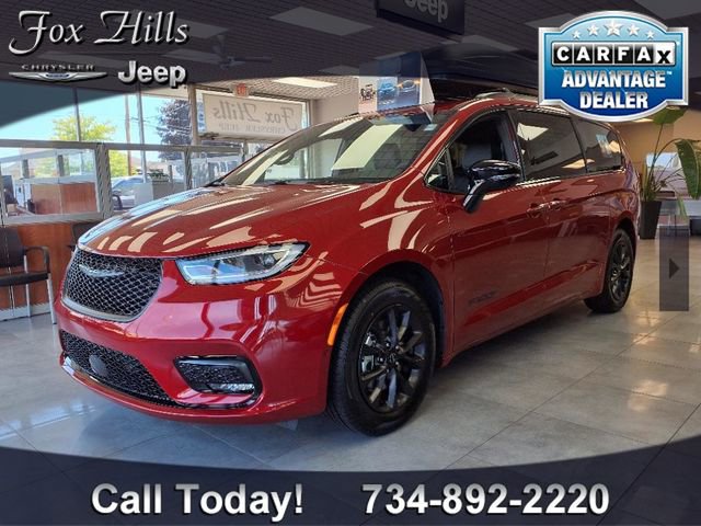 New 2025 Chrysler Pacifica Select w/ Fav Edition Package image 2