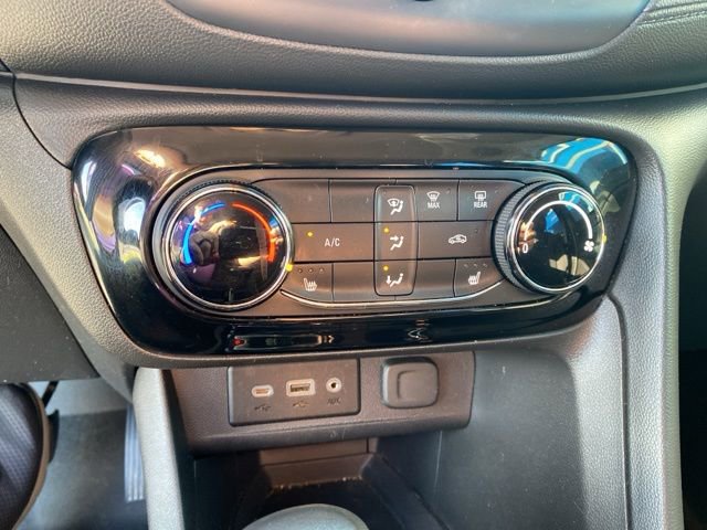 Used 2022 Buick Encore GX Preferred w/ Cold Weather Comfort Package AWD/4WD image 27