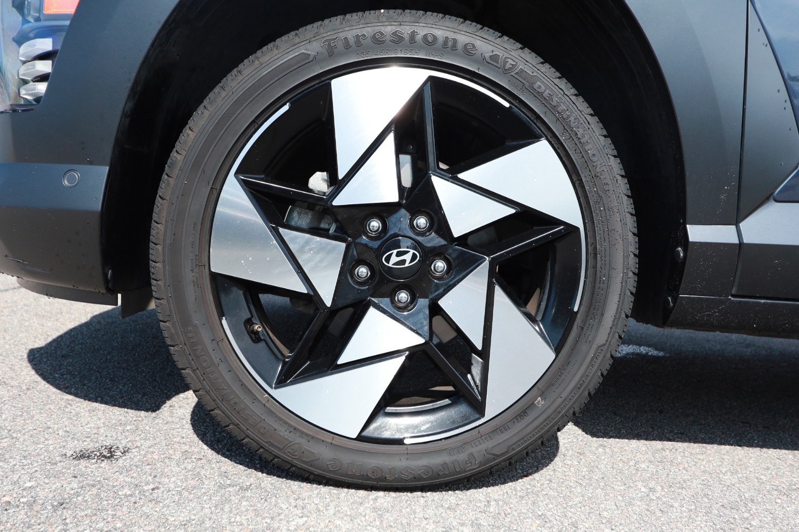 Used 2024 Hyundai Kona Limited AWD/4WD image 9