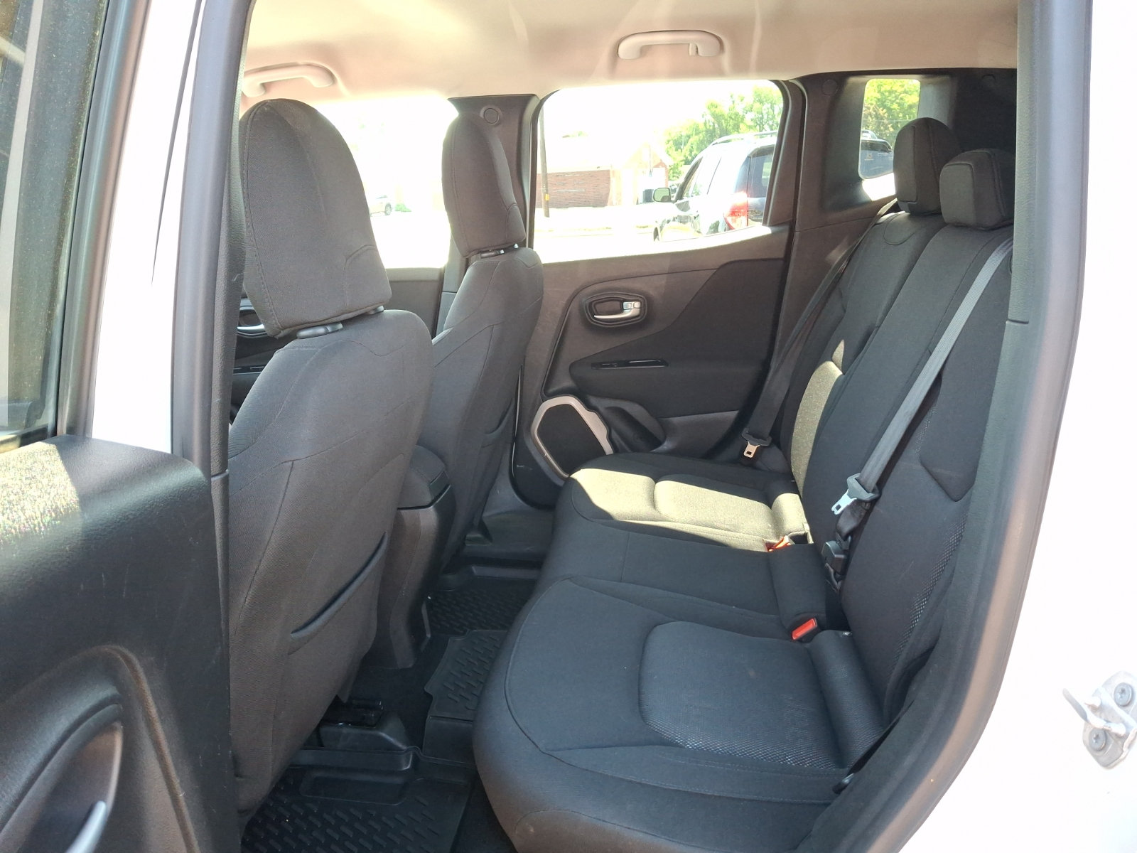 Used 2015 Jeep Renegade Latitude AWD/4WD image 10
