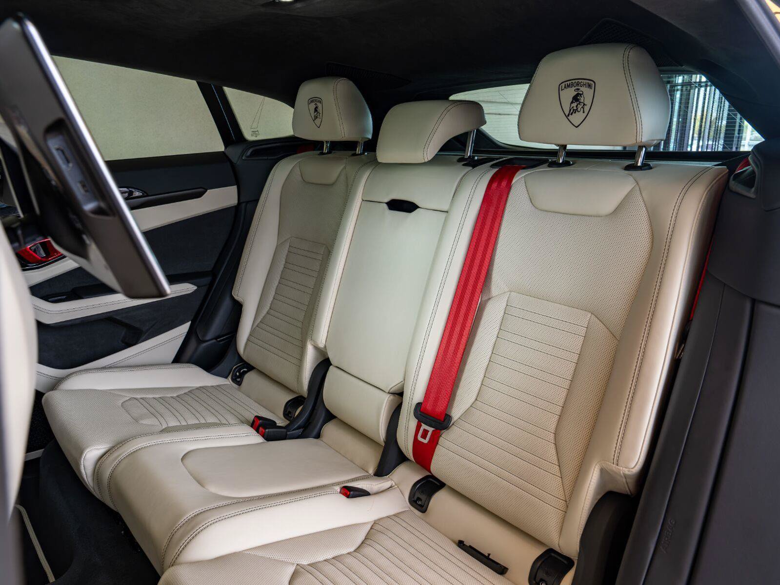 Used 2025 Lamborghini Urus SE AWD/4WD image 26
