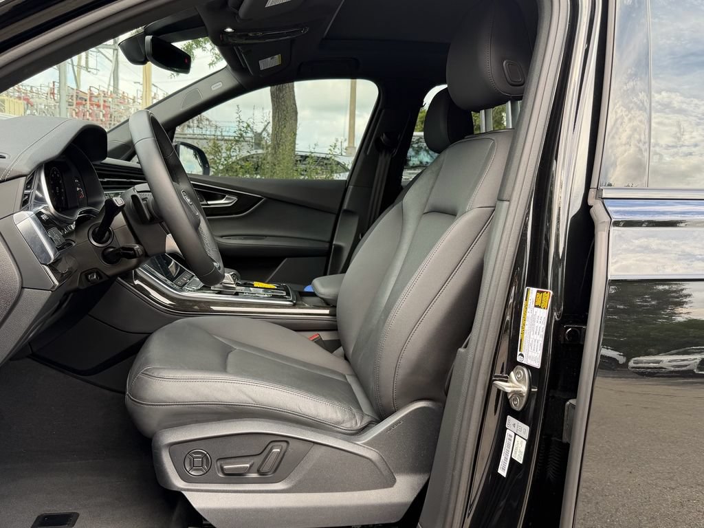 Used 2023 Audi Q7 3.0T Premium Plus AWD/4WD image 12
