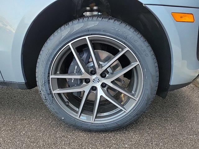 Used 2025 Porsche Macan image 11