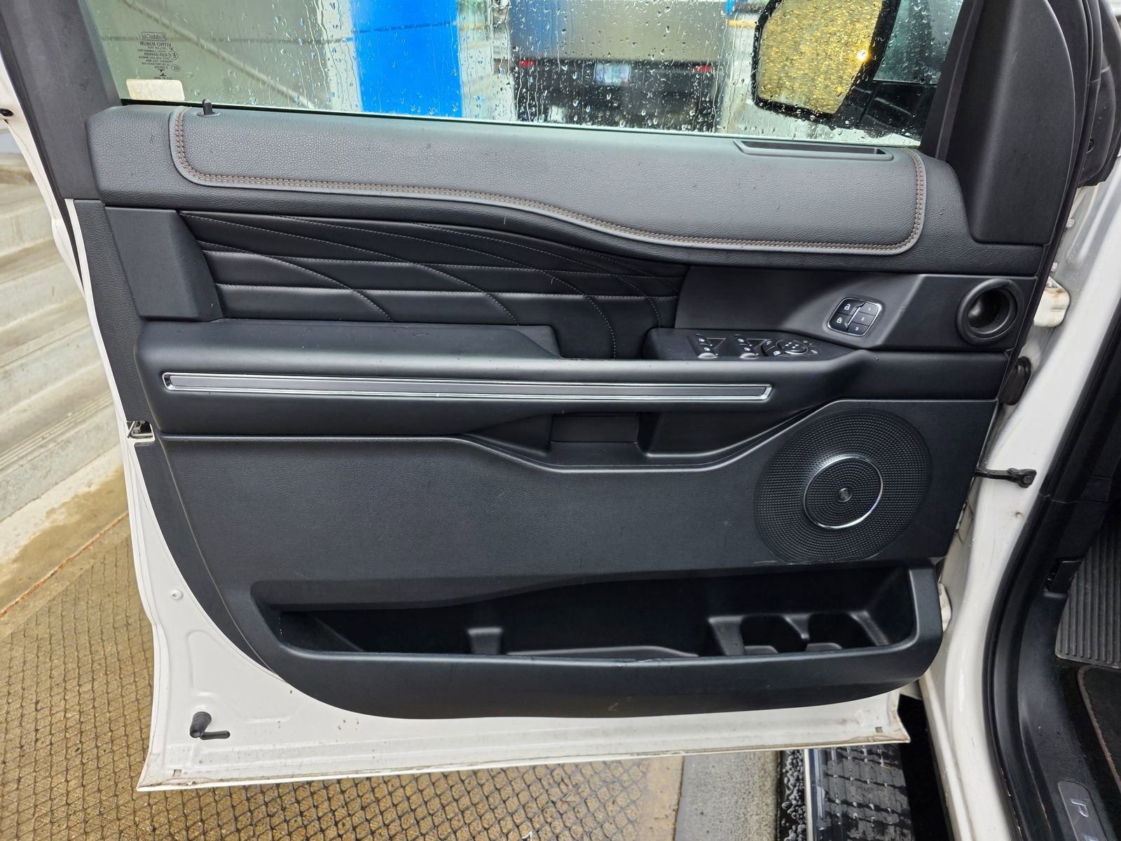 Used 2018 Ford Expedition Platinum image 10