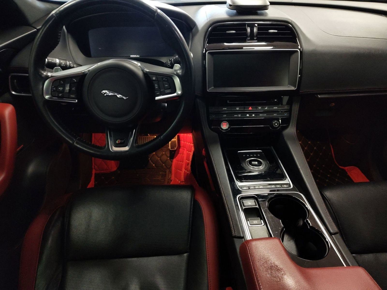 Used 2017 Jaguar F-PACE S image 23