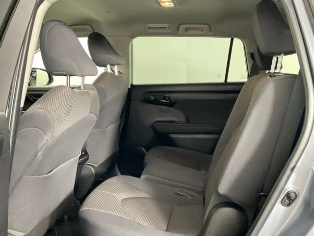 Used 2023 Toyota Highlander LE FWD image 16